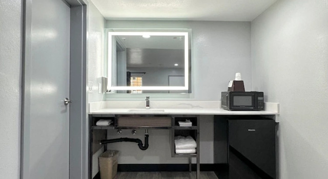 Rodeway Inn Ontario Airport, 预订 酒店 安大略 加利福尼亚州