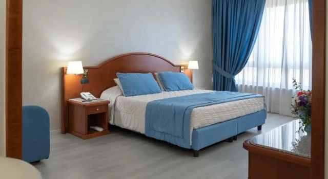 Полулюкс Edra Palace Hotel & Ristorante
