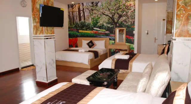 Кровать в общем номере Queen Villa 2 Hotel