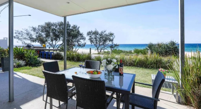 Апартаменты Deluxe с 3 комнатами с балконом и с видом на океан Sandbox Luxury Beach Front Apartments