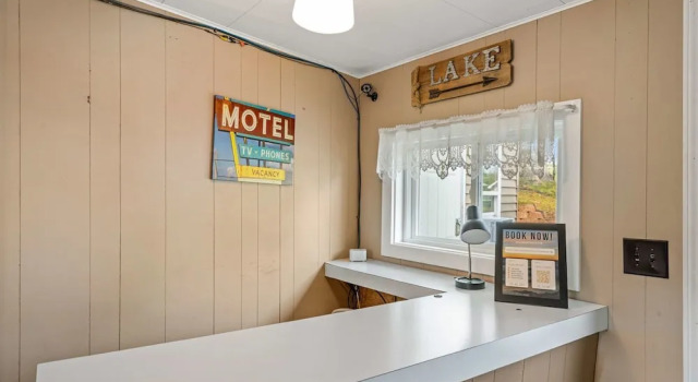 South Arm Retreats Motel Double Room 7, Rezerwuj Motel East Jordan Michigan