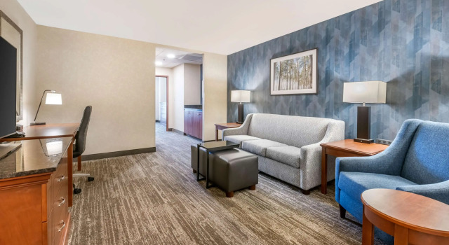 Двухместный люкс с 2 комнатами Drury Plaza Hotel Valdosta