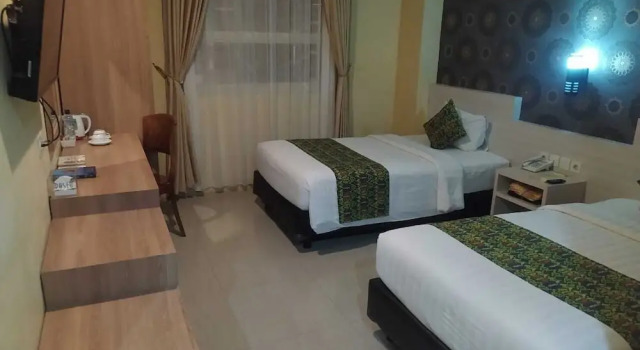 Двухместный номер Standard c 1 комнатой Grand Madani Hotel