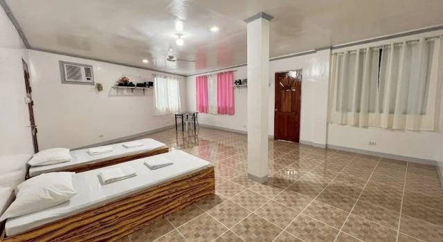 Кровать в общем номере RedDoorz at Lao Singuan Homestay