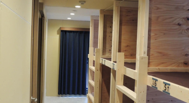 Кровать в общем номере (мужской номер) Guesthouse Sensu