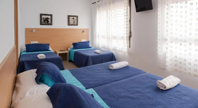 Четырёхместный номер Standard Hostal Mitre Paterna