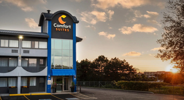 Comfort Suites Kingston Central, Varaa Hotelli Kingston 