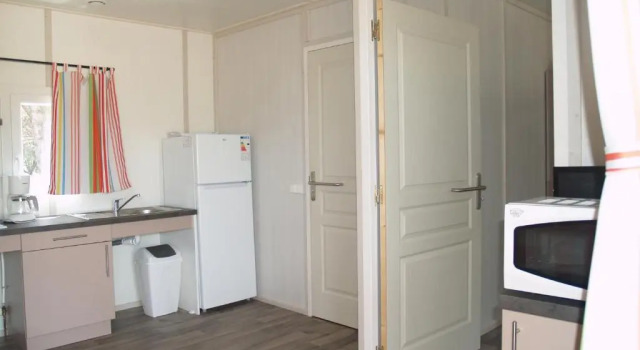 Кровать в общем номере с 2 комнатами Camping les Cigales