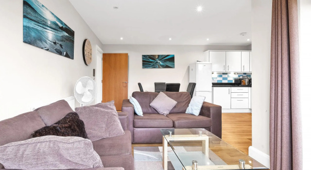 London Heathrow Living Serviced Apartments - Apt 2, Varaa Huoneisto Asunnot kohteessa Merseyside, Huoneisto