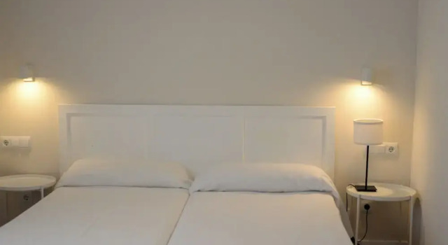 Двухместный номер Classic с балконом Hostal Jakiton
