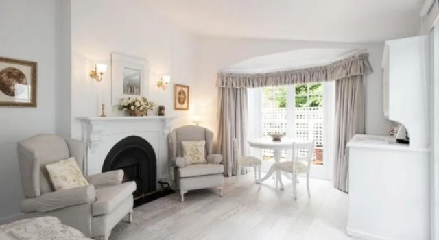 White Dove Cottage Bed and Breakfast, Book Vacation Home Longford 