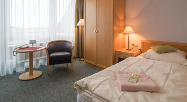 Hotel Spiekeroog, Забронировать Отель Отели и гостиницы Спикероог, рядом с Гавань Шпикерог, Отель
