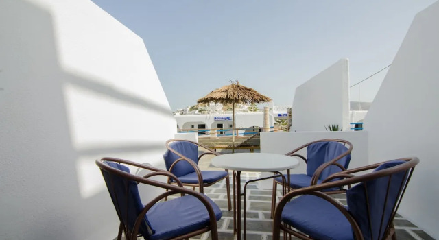 Трёхместный номер Standard с балконом George & Irene Hotel