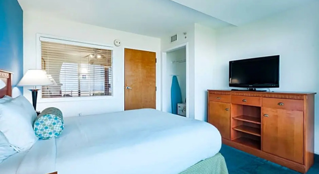 Номер Deluxe Ocean Sands Resort, Oceanfront, Virginia Beach by Vacatia