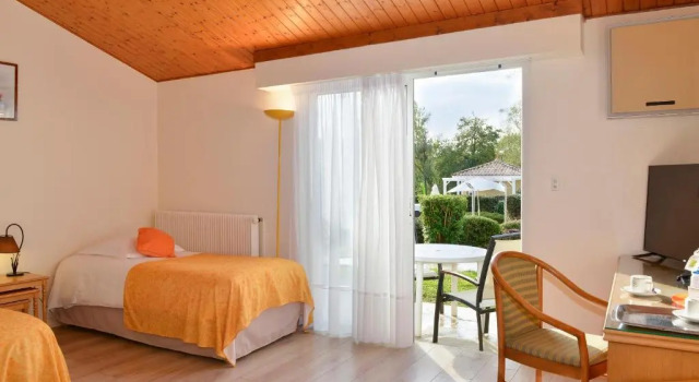 Семейный номер Standard Logis Hôtel Val de Vienne