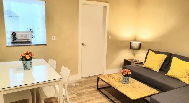 CH Apartamento Plaza del Angel - Semisótano, Boek Appartement Madrid Community of Madrid, in de buurt van Edificio Grassy