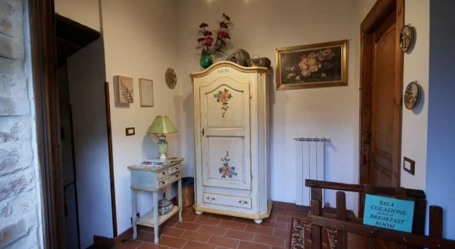La Pietra Rara B&B, Rezerwuj Bed and Breakfast Hotele w Montone z parkingiem, Parking
