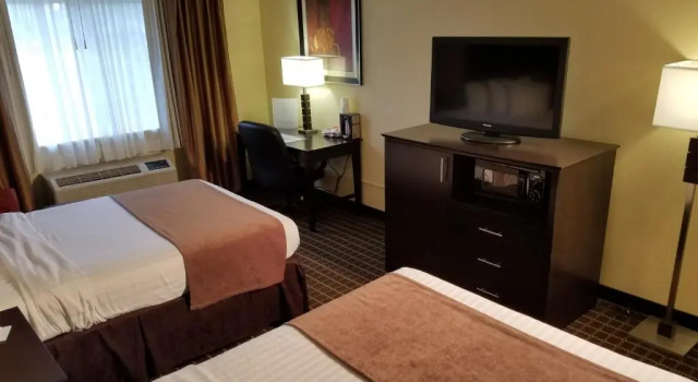 Четырёхместный номер Standard Quality Inn & Suites Morgantown - University Area
