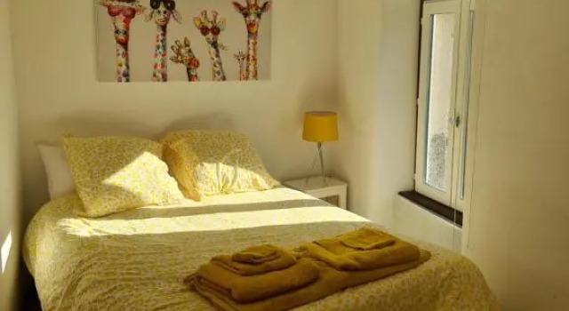 Chateau Cottage, Book Feriehus Hoteller i Moncoutant med parkering, Parkering