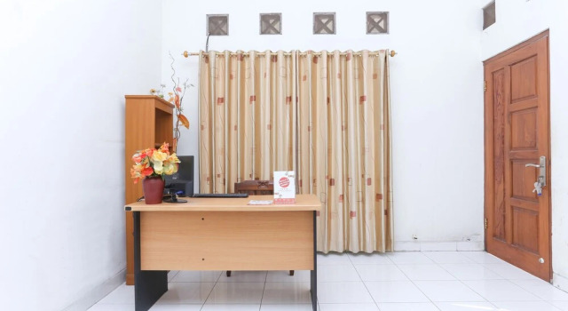 Dahlia Guesthouse by OYO Rooms, Book Hotel Umbulharjo 