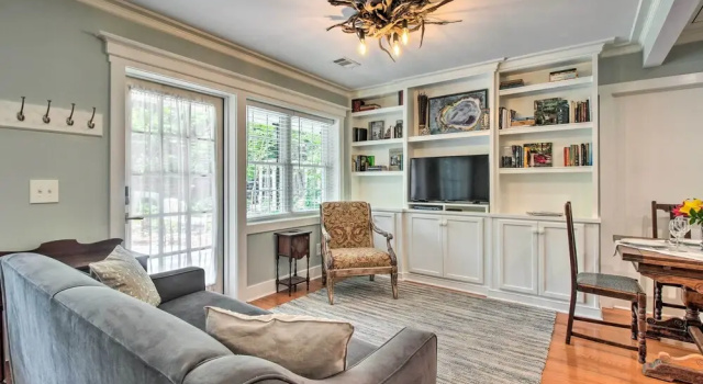 Elegant Savannah Hideaway w/ Private Garden, Reserva ahora Apartamento Montgomery Estados Unidos