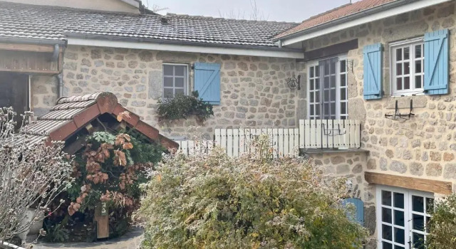 Gîte familial avec terrasse proche châteaux, lac, et parcours aventure - FR-1-582-174, Prenota Hotel Hotel a Alvernia con parcheggio, Parcheggio