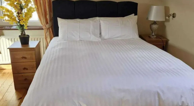 Villa Daffodil - Sleeps 2 & Stunning Seaside Views, Book Villa Hotels in Kerry with Parking, Parking