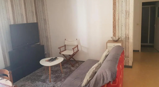 Appart entier 1 ch à ch-gontier 1er ou 2eme étage, Buchen Sie Ferienwohnung Château-Gontier 