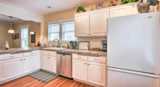 Коттедж с 4 комнатами Central Eugene House w/ Updated Interior & Yard!