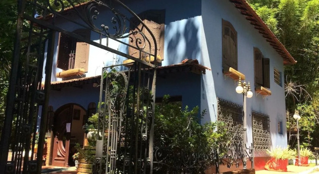 B&B Julia House, Забронировать Отель «постель и завтрак» Отели Серра-Негра с парковкой, рядом с Serra Negra Bus Station, Парковка