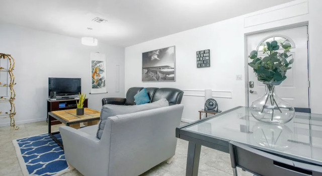 Апартаменты Grand Racpanos Modern Stay on Forrest Street