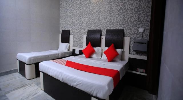 OYO 12842 Hotel Sumit Lodge
