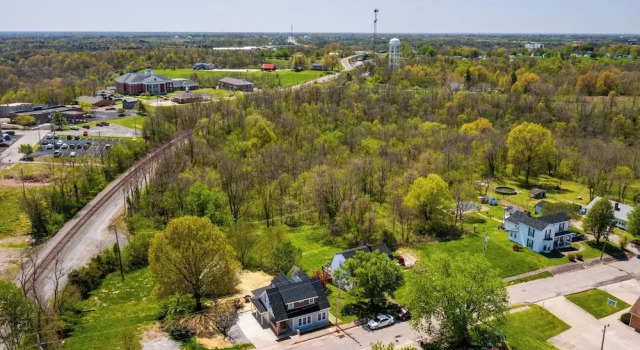 Коттедж Williamstown Vacation Rental: Private Deck & Yard