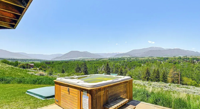 Коттедж 1 Mi to Dtwn Red Lodge: Mtn-view Cabin Getaway