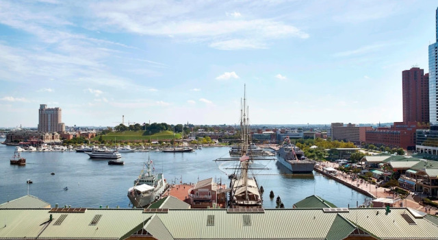 Четырёхместный номер Standard с видом на гавань Renaissance Baltimore Harborplace Hotel