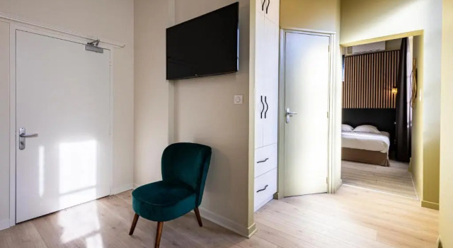Трёхместный номер Standard Logis Hostellerie Bressane