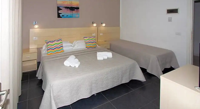 Трёхместный номер Standard MoMo Seaview Hotel