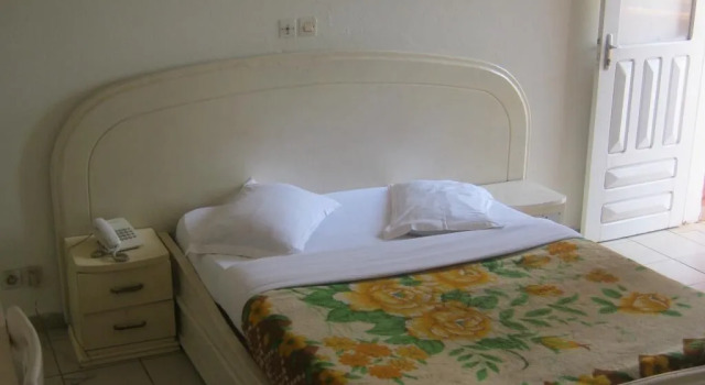 Hotel Le Fibi, Reservar Hotel Hotéis em Mfoundi com pequeno-almoço, Café da manhã
