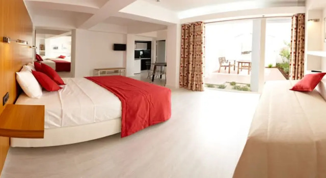 Трёхместный номер Standard с балконом Casa das Aguarelas