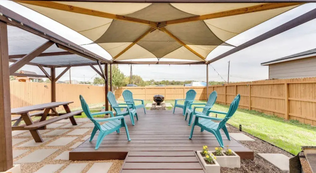 Коттедж Near Hiking Trails: Home w/ Deck in San Antonio!