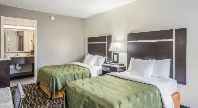 Шестиместный номер Standard Quality Inn & Suites Conference Center Thomasville