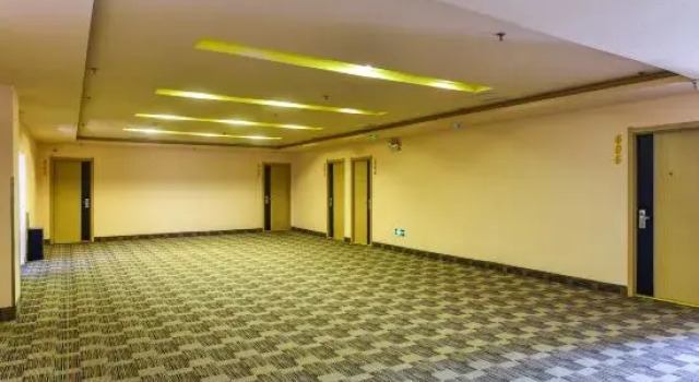Grace Inn (Linyi Industrial Avenue Mall Experimental School Store), Prenota Hotel Hotel a Shandong con parcheggio, Parcheggio