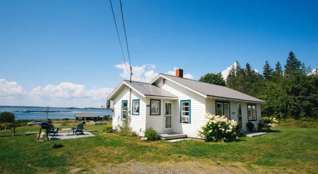 Бунгало Friars Bay Inn & Cottages
