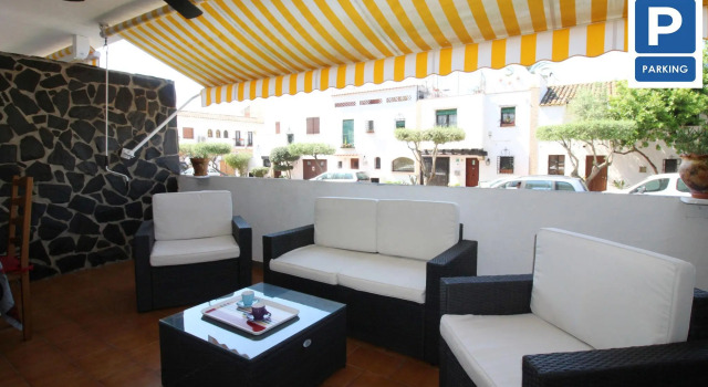 2 bedroom apartment within walking distance to the beach