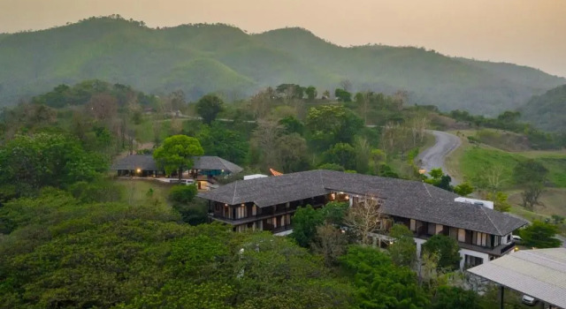 Кровать в общем номере Rain Tree Khao Yai Hotel