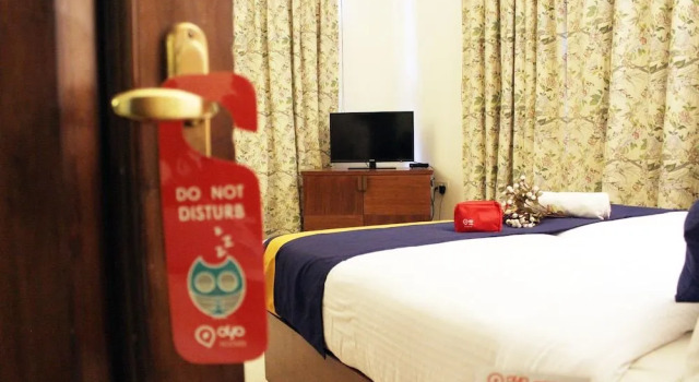 OYO 610 Hotel Residence Phase 3, Забронировать Отель Гургаон 
