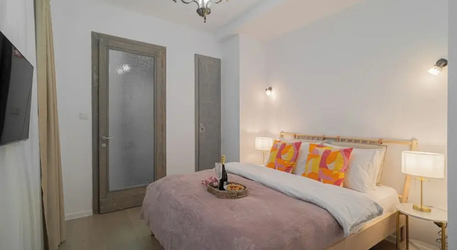 Top-Floor Romanian Athenae 2BR Apartment, Quiet City Views