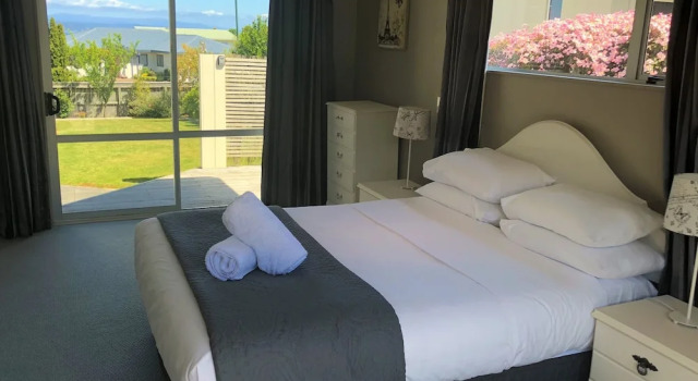 The Lakehouse - Taupo, Забронировать Отель Отели Вайкато с бассейном, Бассейн
