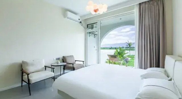 Люкс Clouds Know·Designer Homestay (Dali Erhai Caicun Pier)