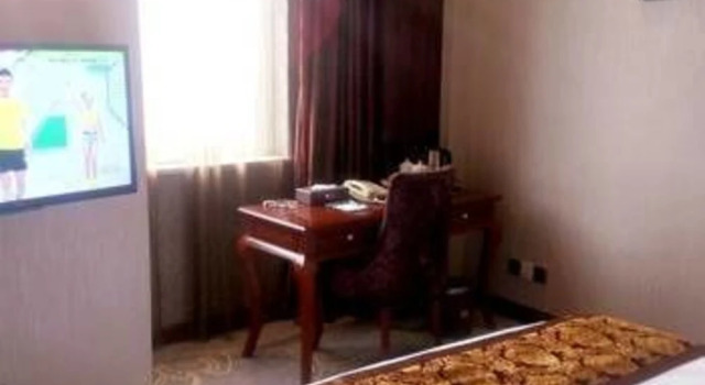 Huatai International Hotel, Book Hotel Hoteller i Shaoyang County med parkering, Parkering
